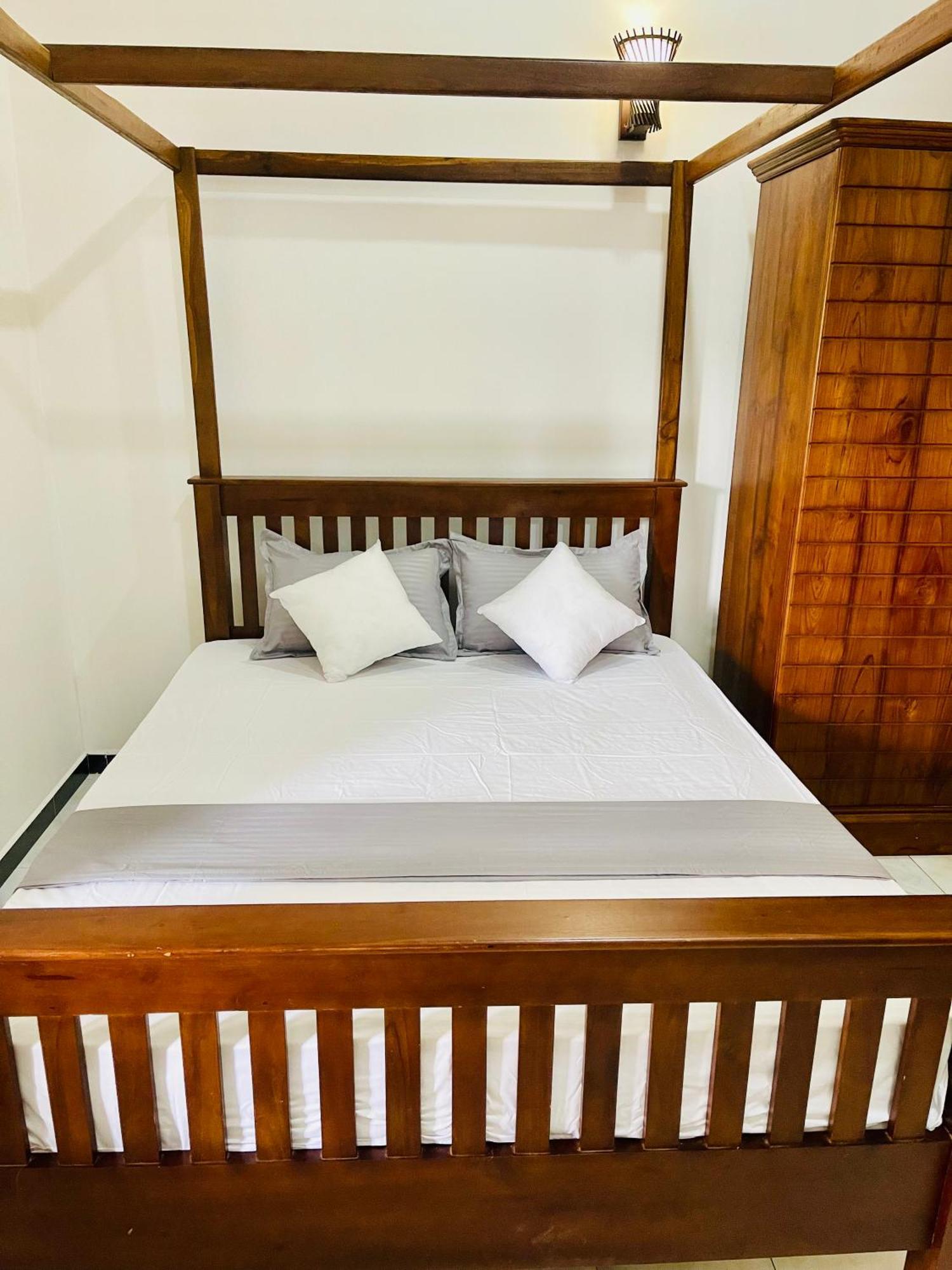 Sand & Surf Guest House Negombo Exterior foto