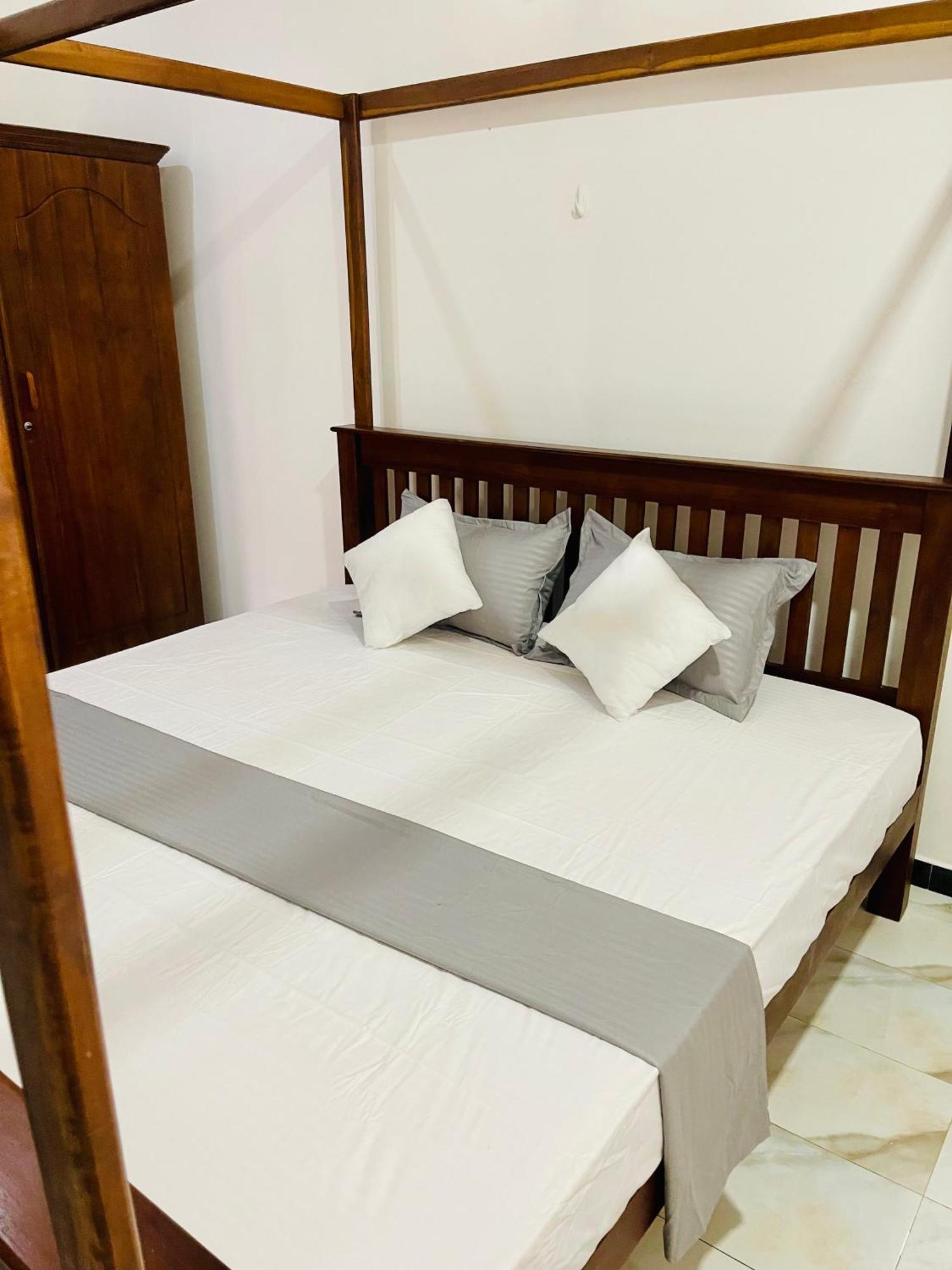 Sand & Surf Guest House Negombo Exterior foto