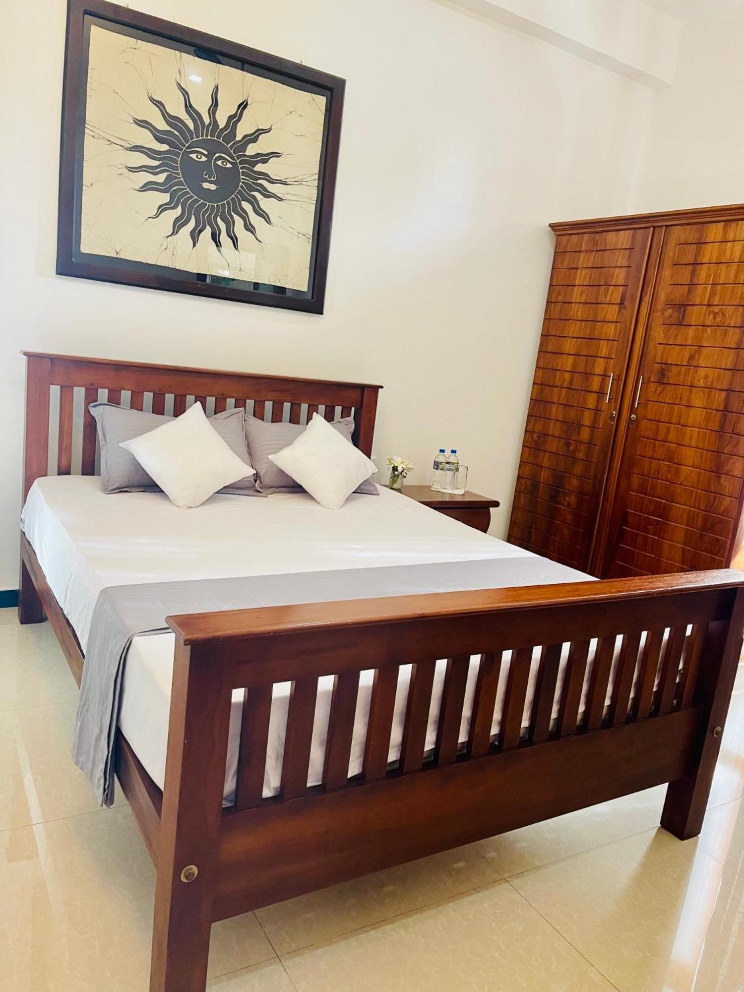 Sand & Surf Guest House Negombo Exterior foto
