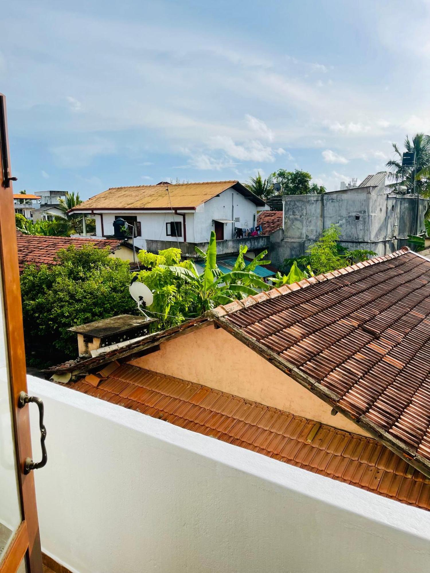 Sand & Surf Guest House Negombo Exterior foto
