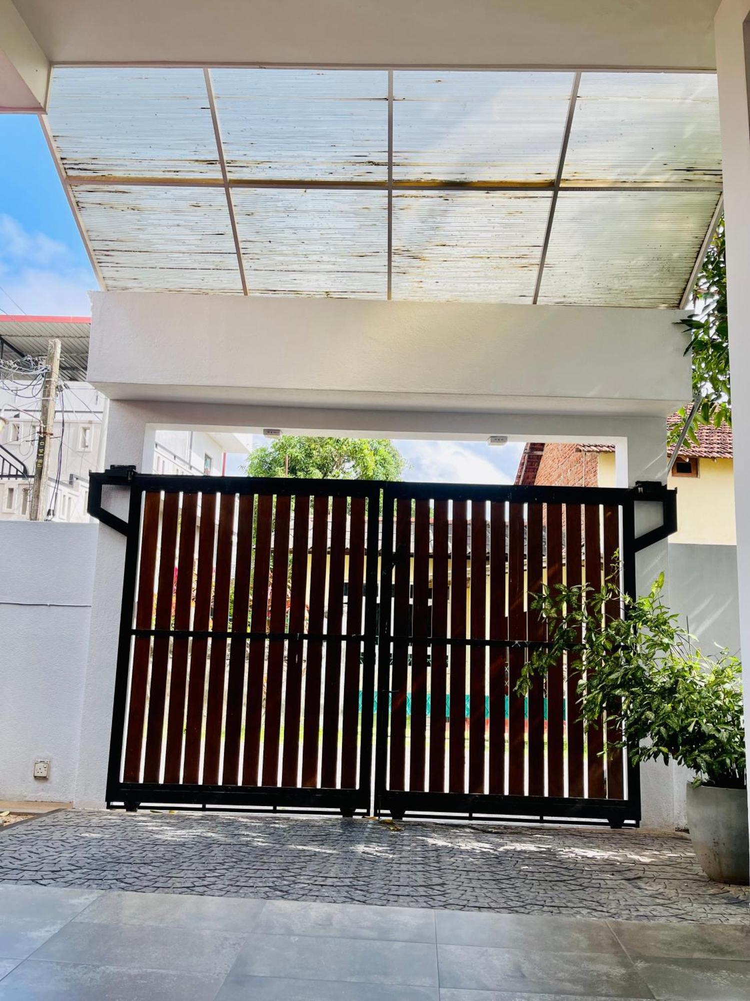 Sand & Surf Guest House Negombo Exterior foto