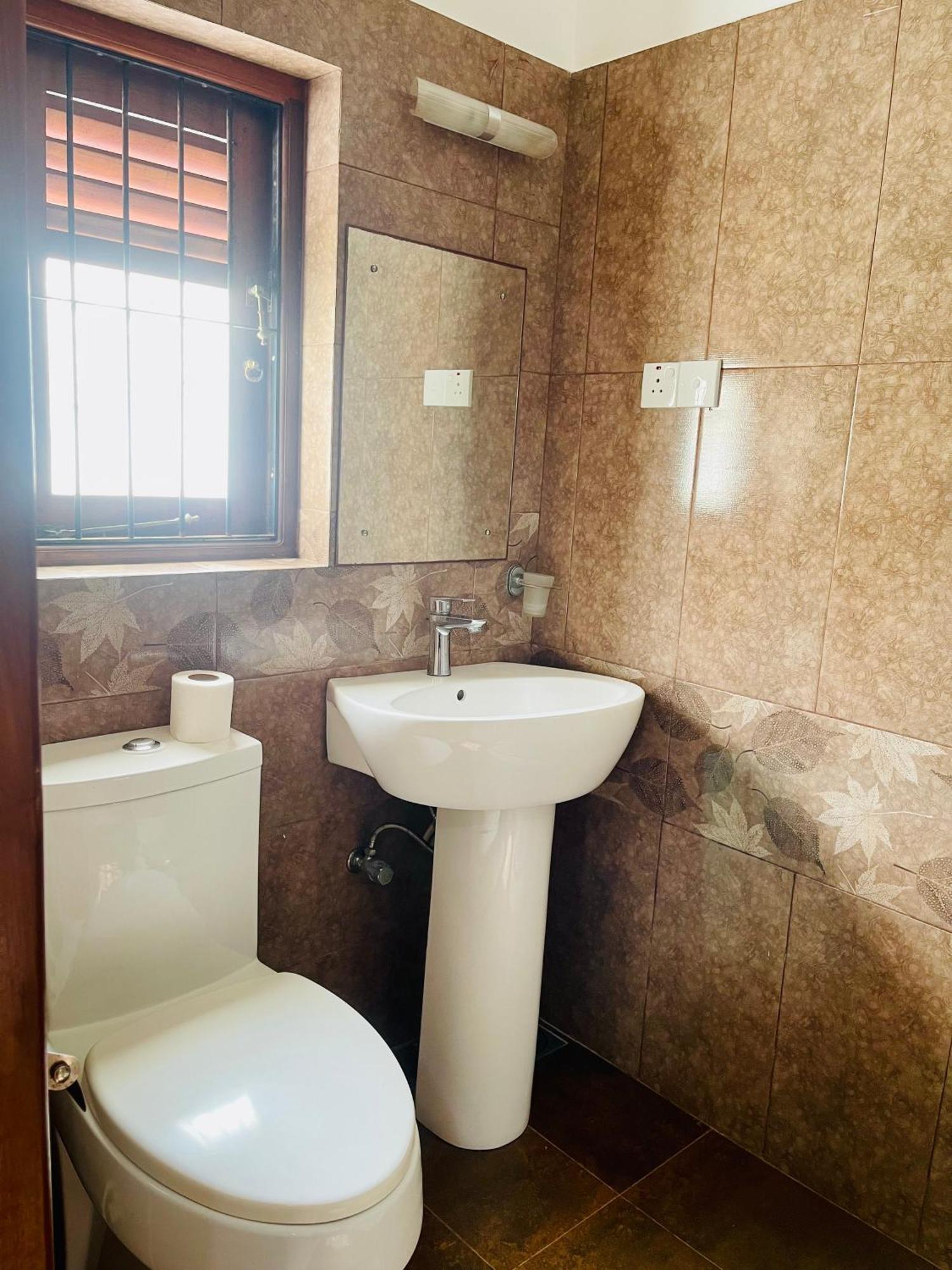 Sand & Surf Guest House Negombo Exterior foto