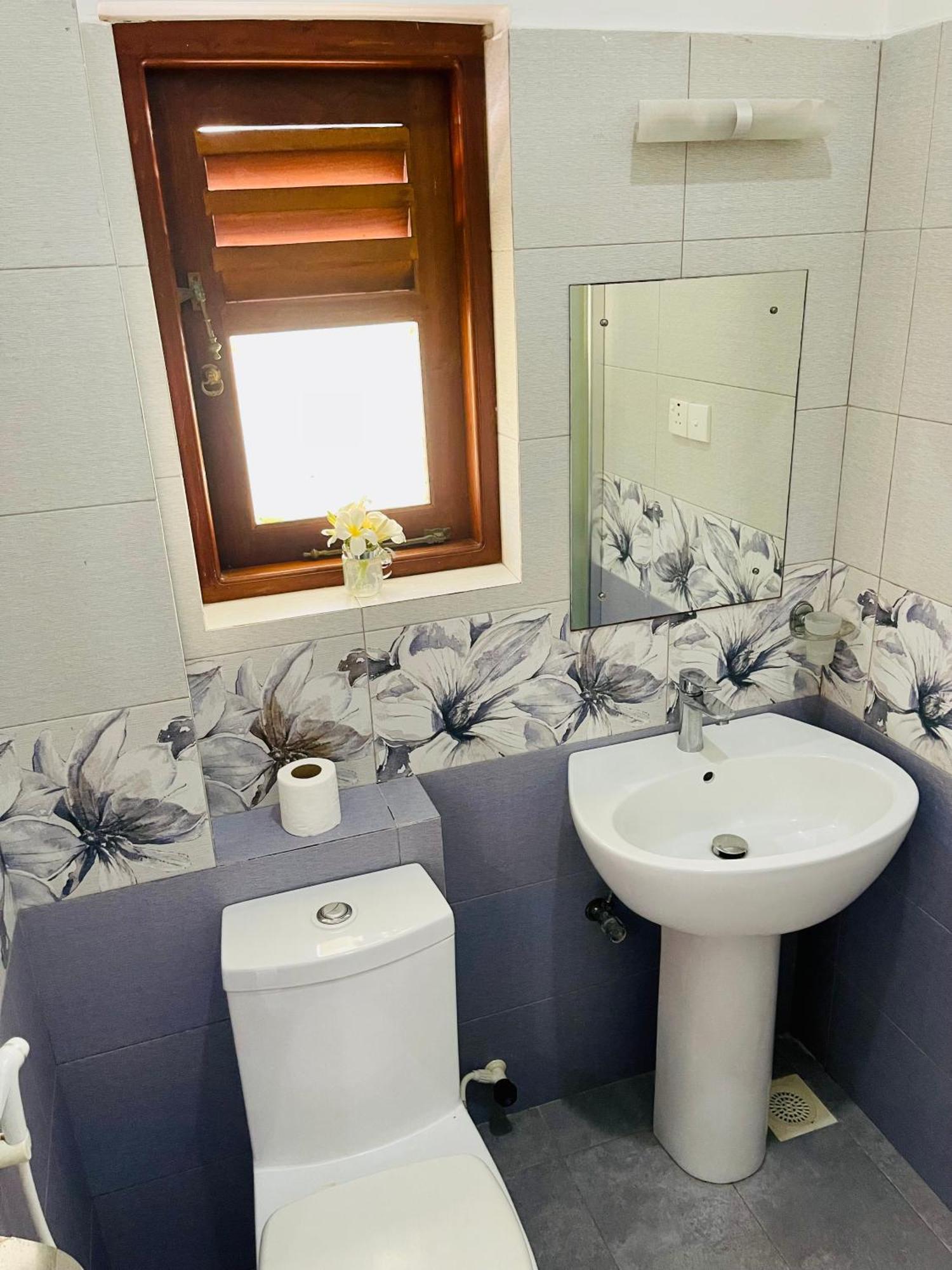 Sand & Surf Guest House Negombo Exterior foto