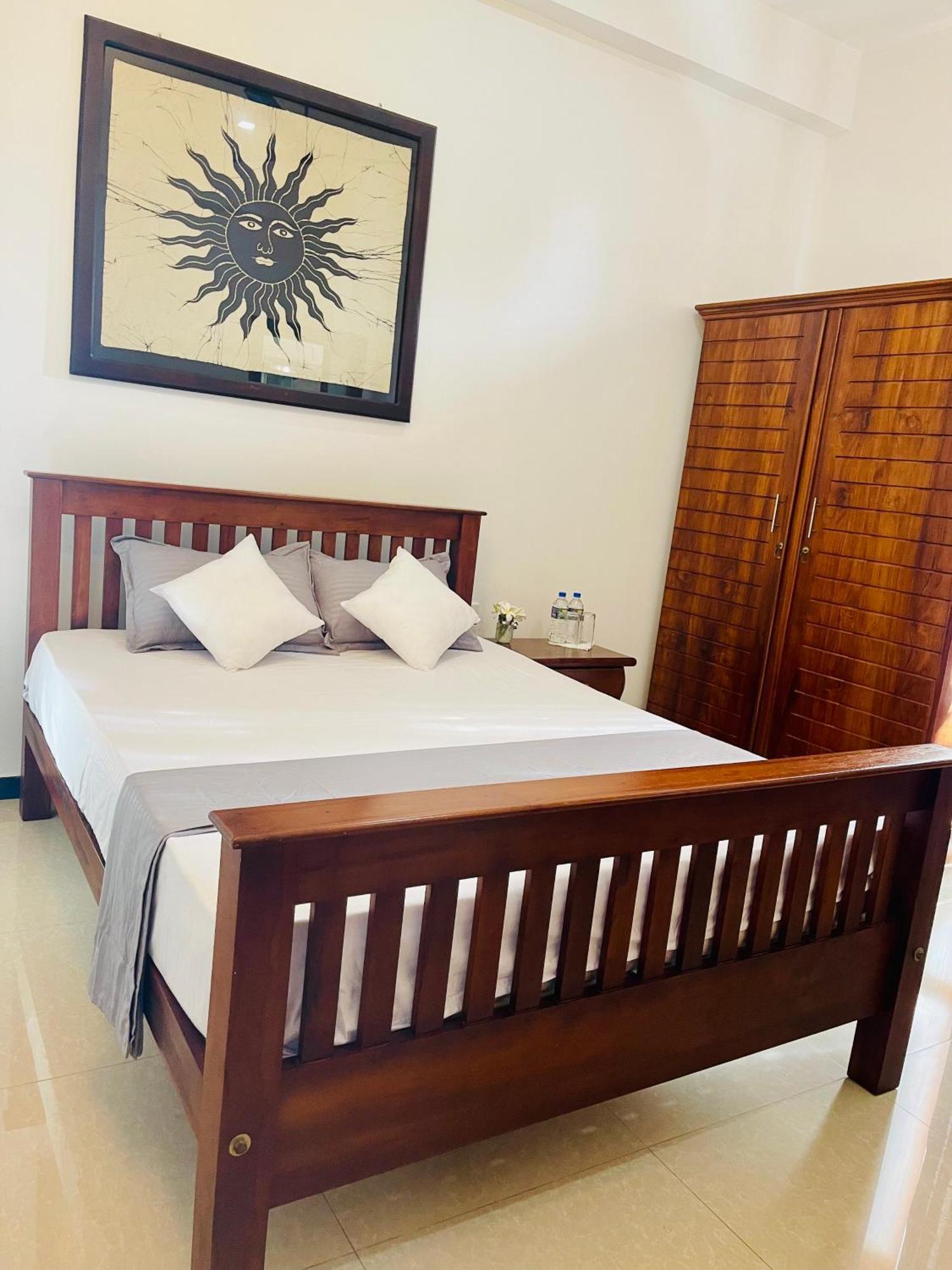 Sand & Surf Guest House Negombo Exterior foto