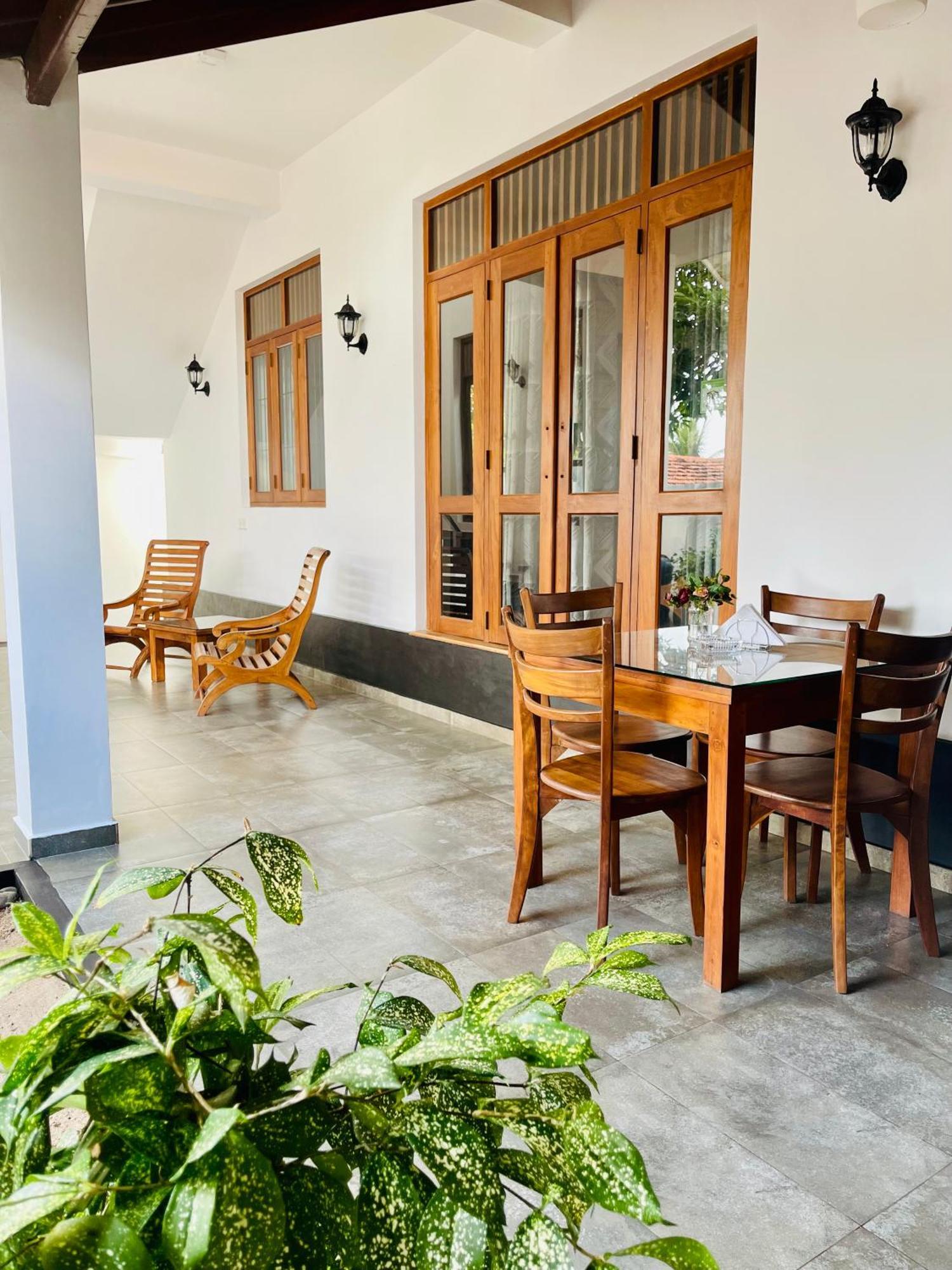 Sand & Surf Guest House Negombo Exterior foto