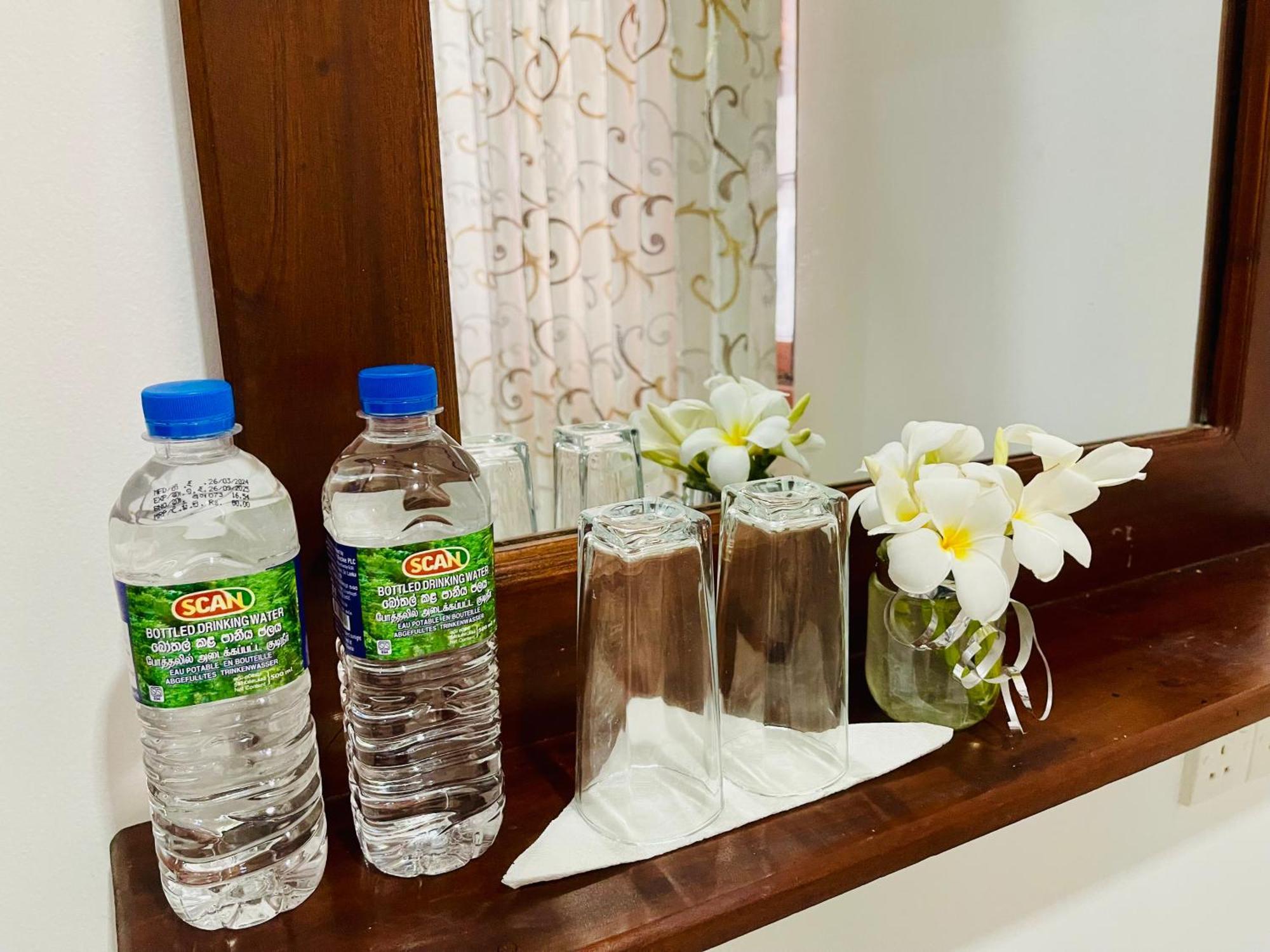 Sand & Surf Guest House Negombo Exterior foto