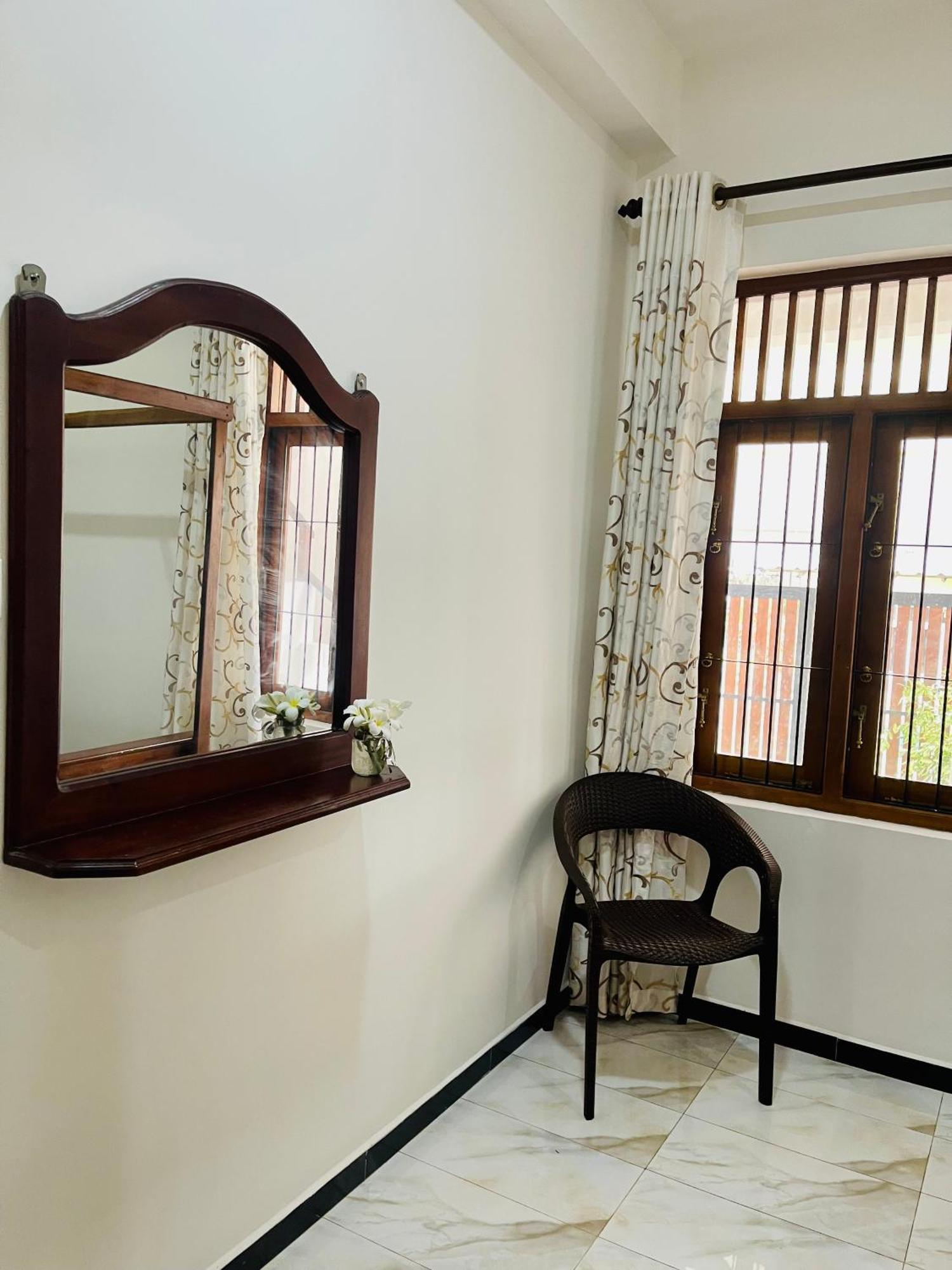 Sand & Surf Guest House Negombo Exterior foto